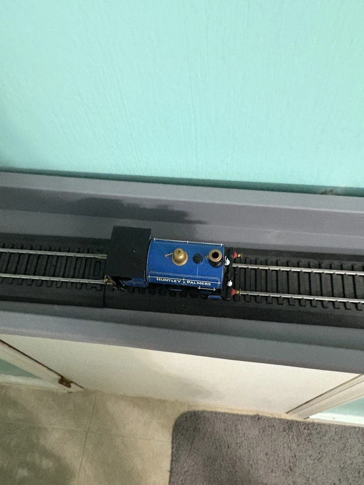 Hornby CUSTOM RARE R3429 Peckett W4 0-4-0 Huntley and Palmers No 832 - Image 4 of 4