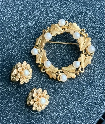 2 Pc Vintage Gold Tone Jewelry Lot Crown Trifari Brooch and Earrings Flowers