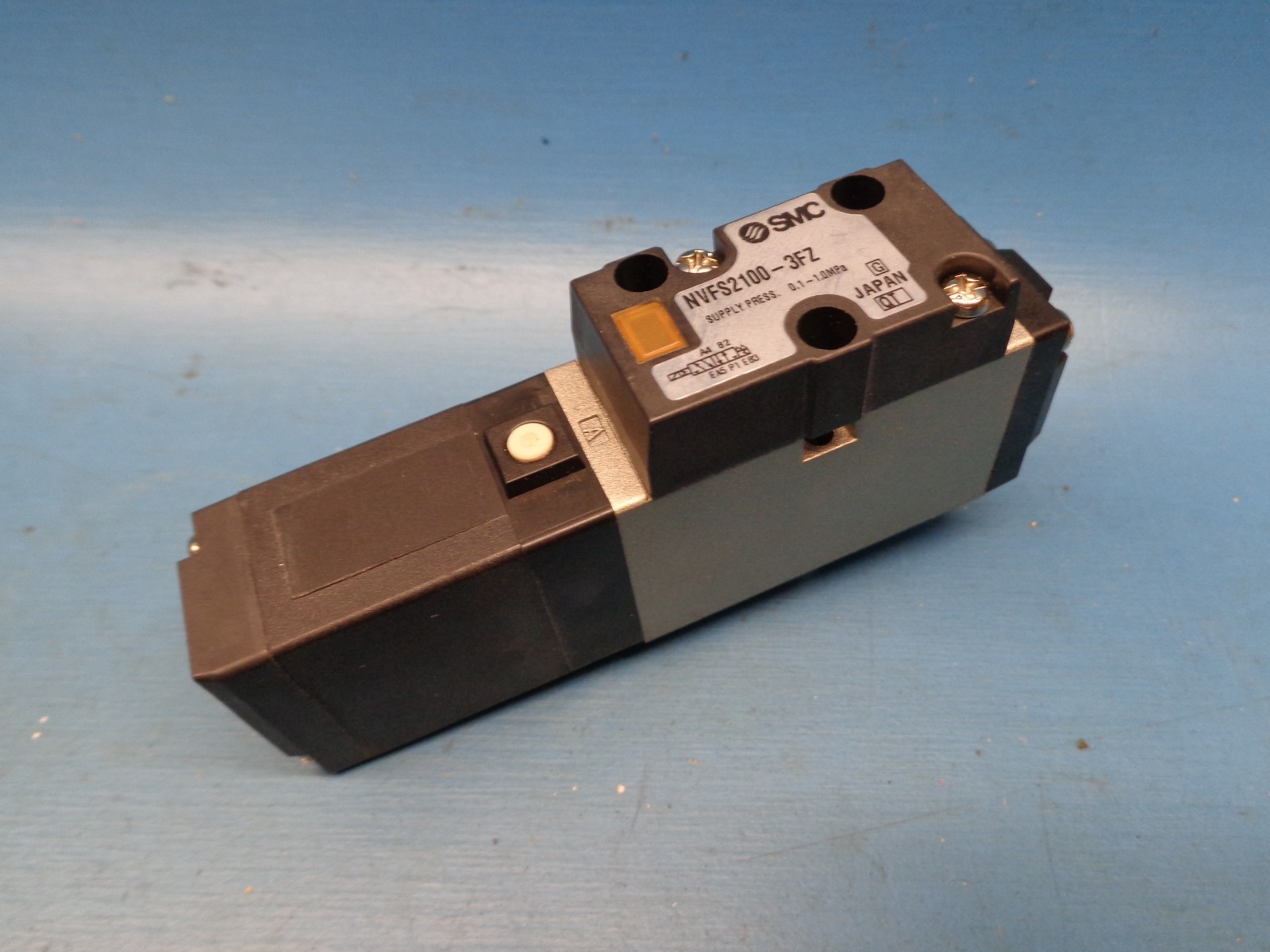 (1) NVFS2100-3FZ SMC SINGLE SOLENOID 5 PORT PLUG IN PILOT OPERATED NEW NO BAG