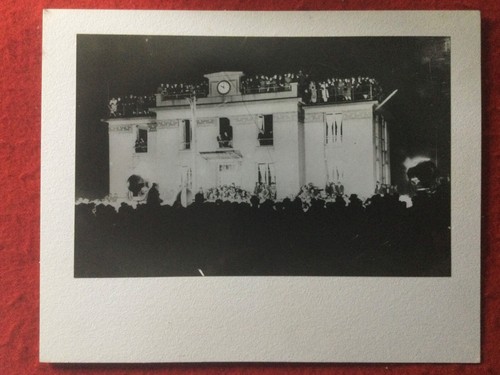 1927 Charles Lindbergh, "Adressiert Massive Crowd in Paris" montiert Vintage Foto