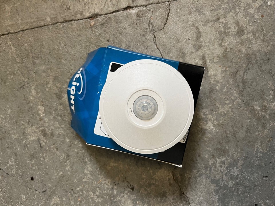 Acuity's new wireless occupancy and daylight room sensor - Energy ManagerEnergy Manager