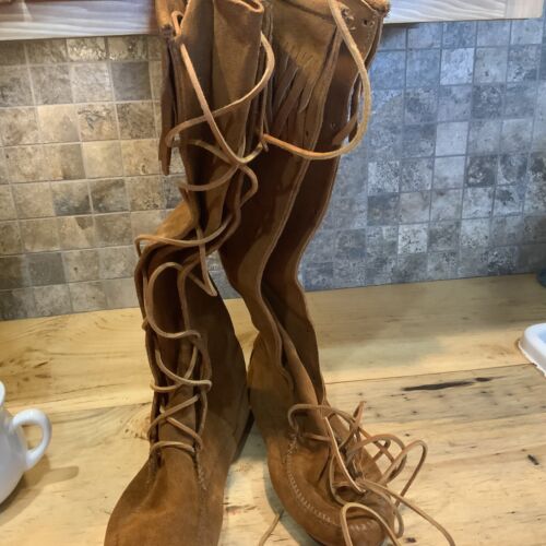 Minnetonka 1922 Fringe Knee High Boots Front Lace Brown Moccasin Men’s Sz 9 NEW - Picture 3 of 20