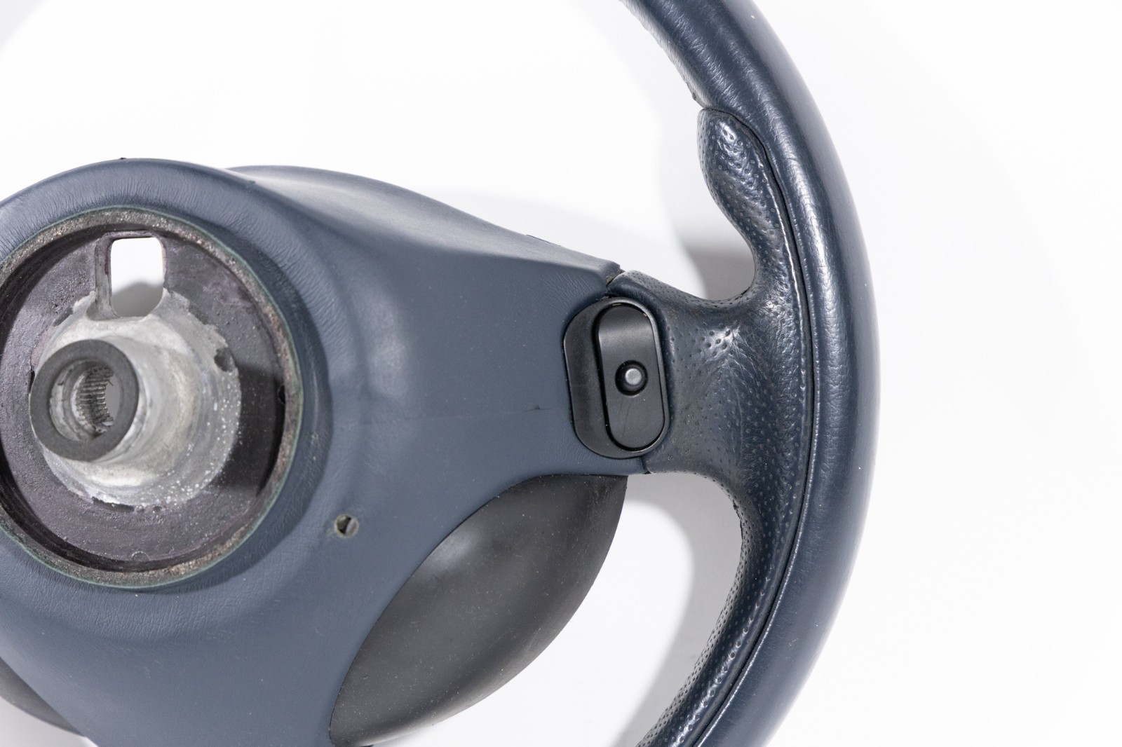 Used 2003-2007 Maserati M139 Quattroporte Steering Wheel in Navy Blue
