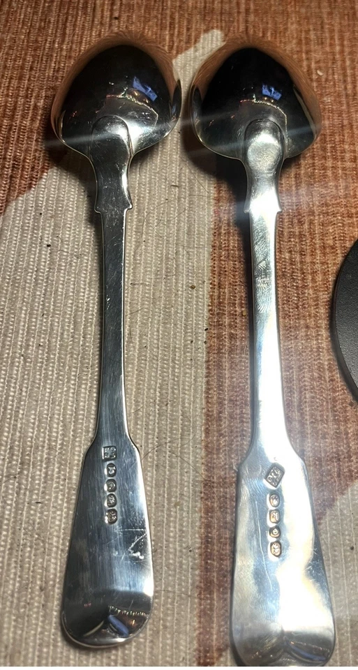 Cucharaditas inglesas antiguas de plata esterlina con sello de Londres y Birmingham Foto 2 de 4