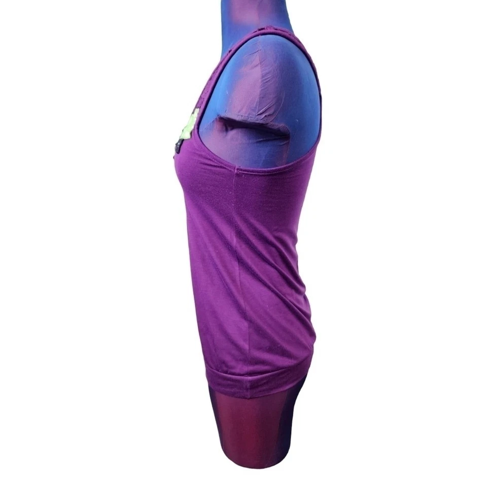 Camiseta sin mangas para mujer Energie púrpura ganchillo espalda deportiva floral bordada pequeña Foto 4 de 4