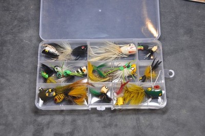 Plastic box with 20 Panfish and Bass Poppers
