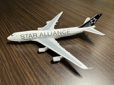 BIG BIRDS 1:500 Lufthansa Star Alliance Boeing 747-400