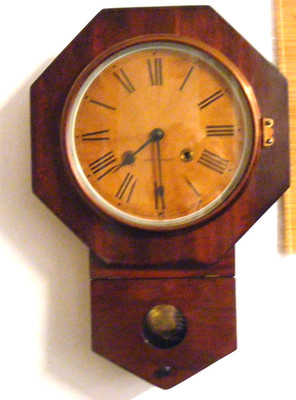 ANTIKE SETH THOMAS WANDUHR ACHTECKIG SCHULHAUS, FUNKTIONSFÄHIG.