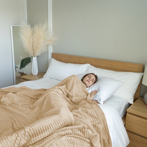 Ribbed Fleece Blanket, 80" x 90" King UK standard (203 /230cm) - Picture 5 of 7