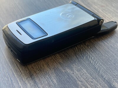 Motorola i830 Flip Phone – Locked to Xpress iDEN Network