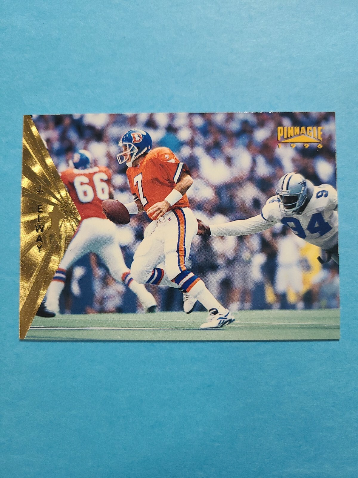 JOHN ELWAY 1996 PINNACLE FOOTBALL CARD # 67 F0076