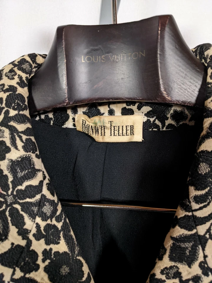 Bonwit Teller Vintage 40s 50s Embroidered Floral Blackberry Button Blazer - Image 3 of 4