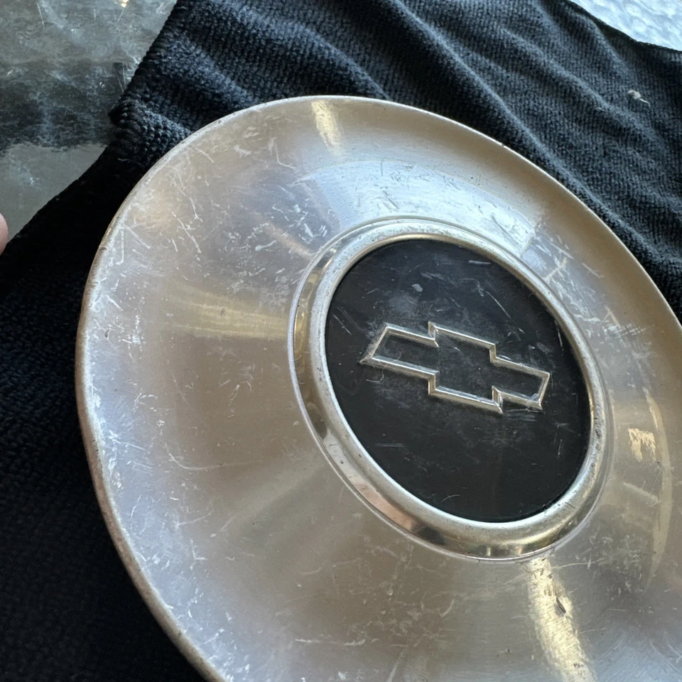 Tapa central de rueda Chevy Impala Monte Carlo 2000-2002 OEM 9592876 Foto 2 de 4