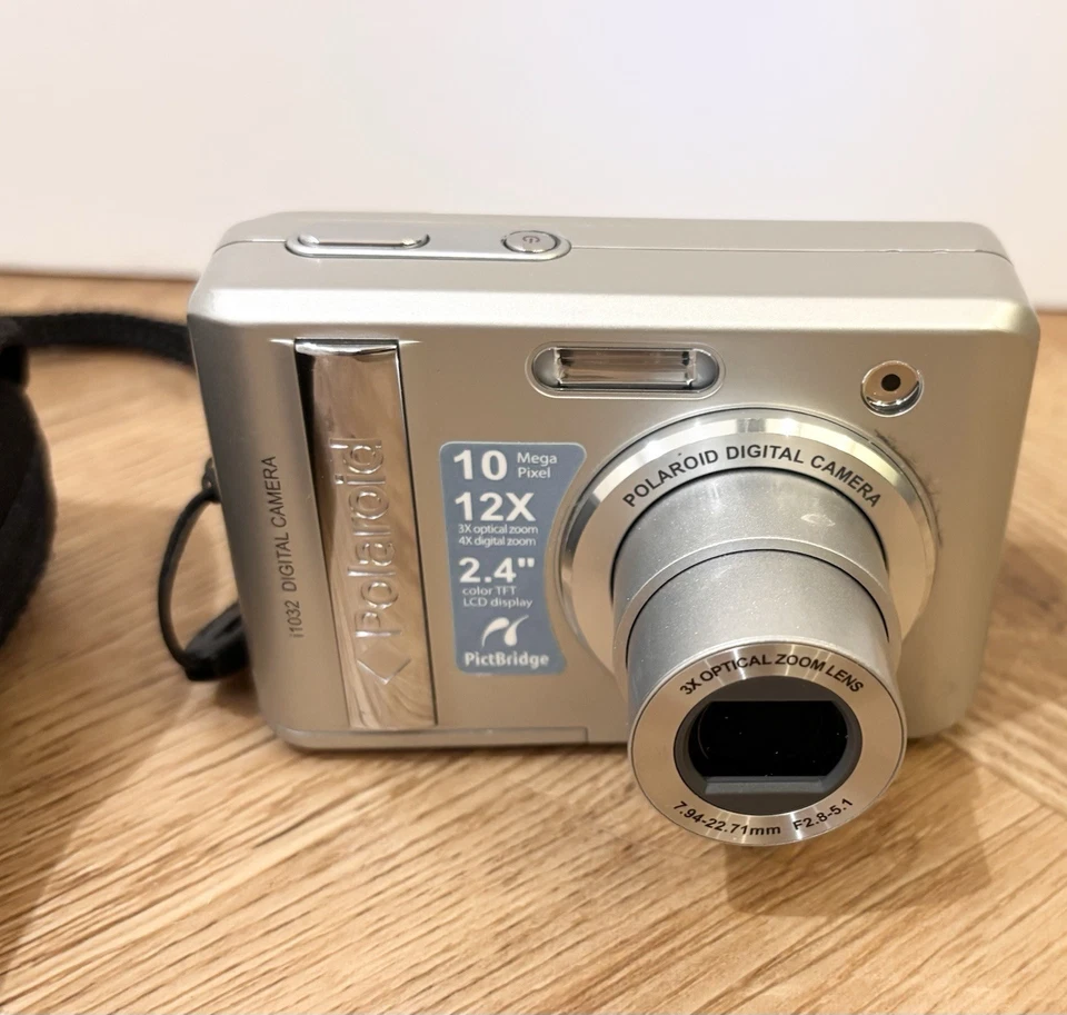 Polaroid Digital Camera i1032 10.0MP Silver Tested With Case. - Image 2 of 4