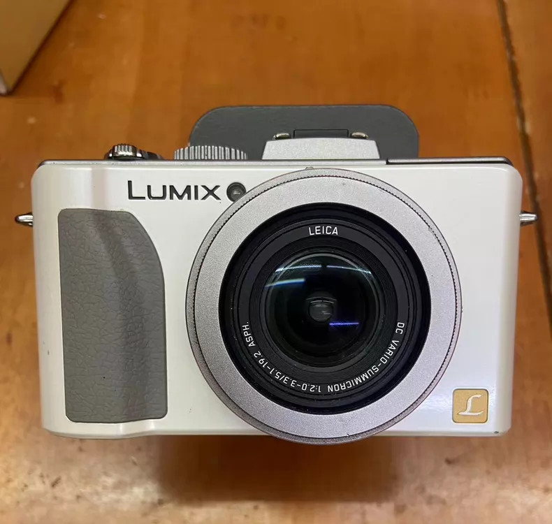 Panasonic LUMIX DMC-LX5 Digital Camera 10.1MP 3.8X Optical Zoom