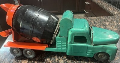 VINTAGE STRUCTO TOYS READY MIX CEMENT CONCRETE MIXER TRUCK PRESSED