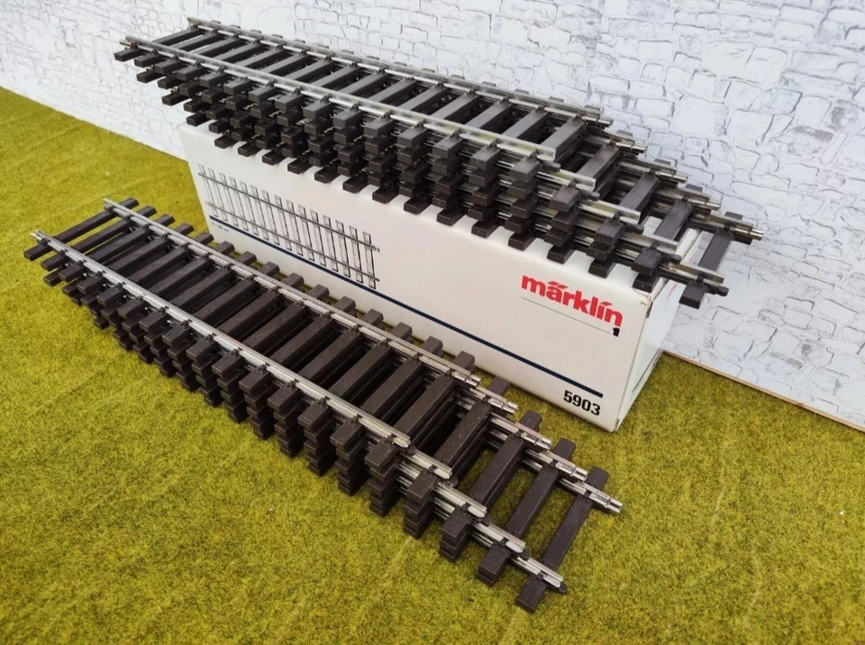 10 Märklin 5903 Track 1 Tracks/Rails 300 mm Excellent Condition Hardly Played With Original Packaging - Image 2 of 3