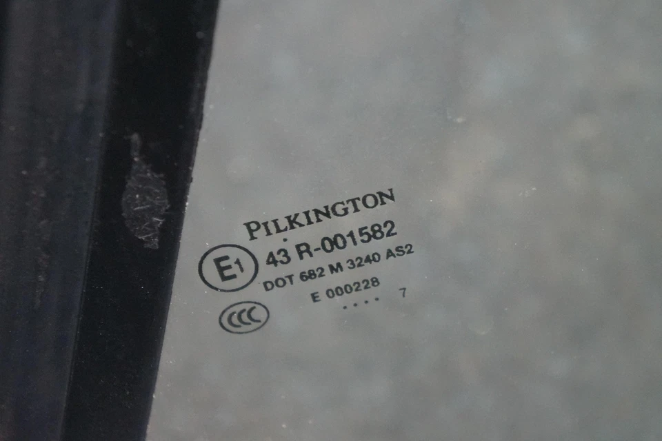 Задняя левая четверть панели окна стекла кабриолет Aston Martin Db9 Volante 2008 - Изображение 4 из 4