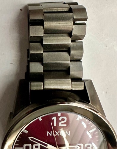 Reloj Pulsera Nixon The Corporal Hombre Gunmetal/Esfera Borgoña Profunda Cuarzo FS-2519 - Imagen 6 de 9