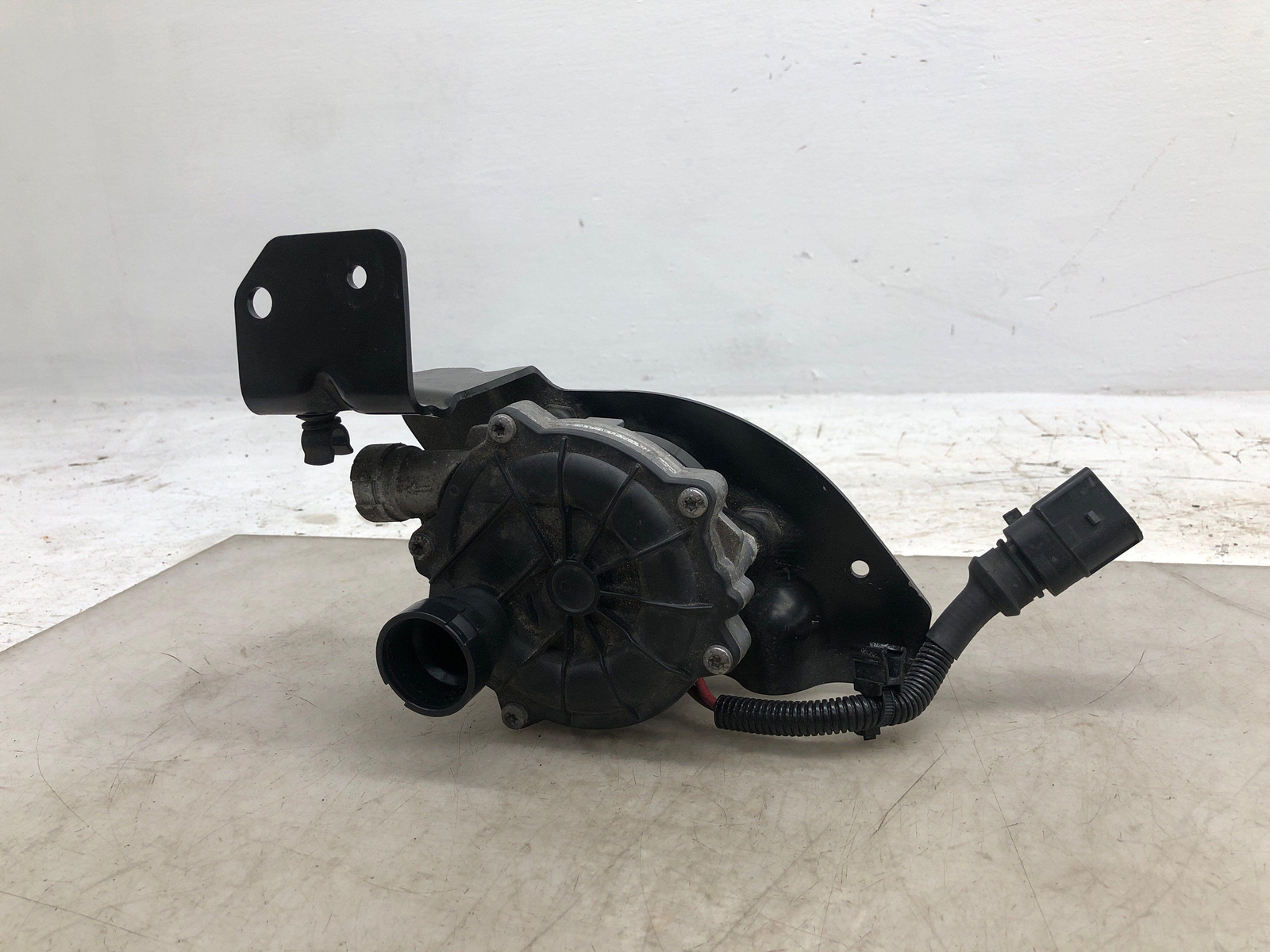 2016-2020 BENTLEY BENTAYGA 6.0L W12 SECONDARY AIR INJECTION PUMP 079959231G OEM