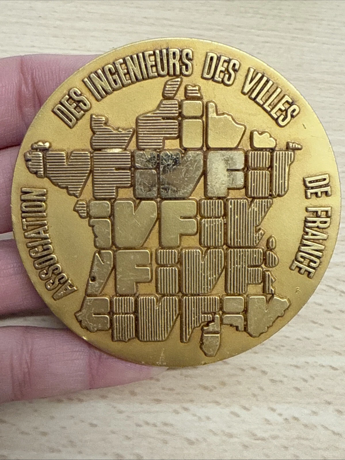 Médaille Association Des Ingénieurs Des Villes De France J Balme En Bronze