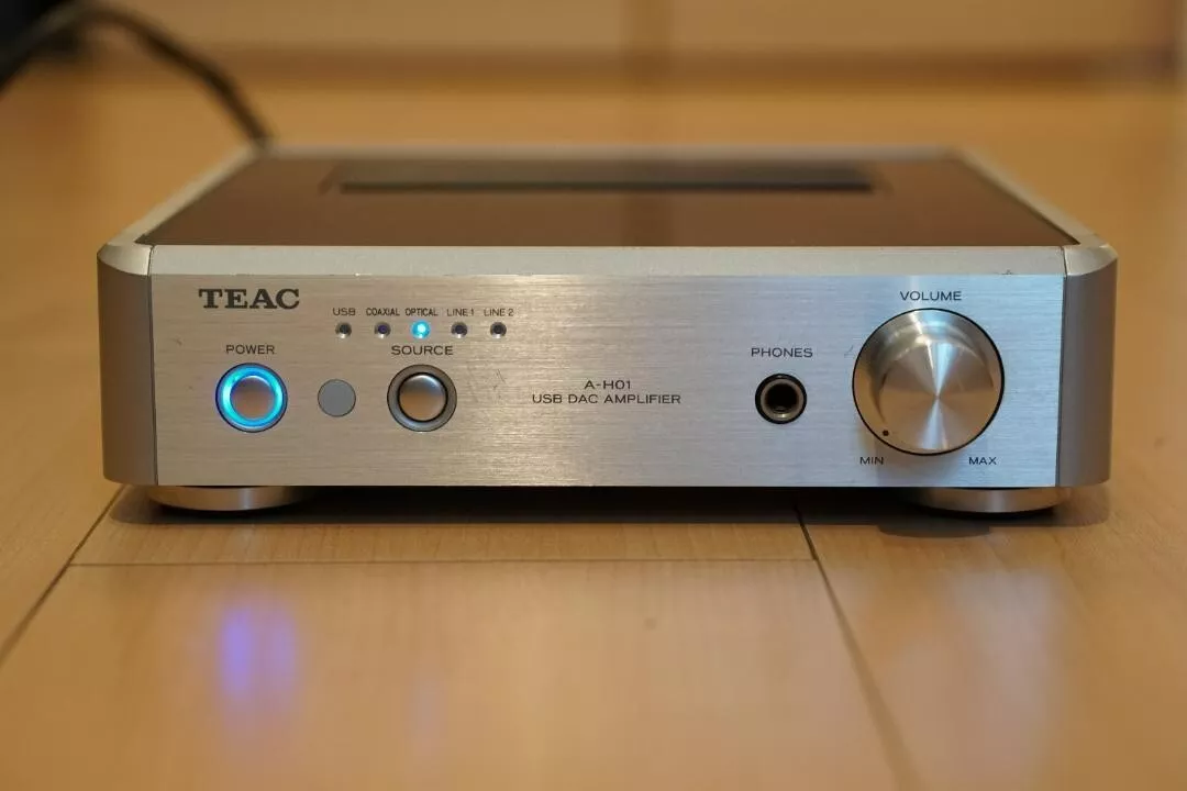 TEAC A-H01 Silver USB DAC Stereo integrated amplifier