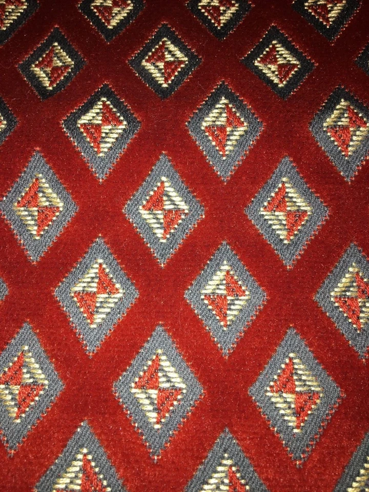 Tissu velours ameublement fond rouge larg 140 cm x H 37 cm, réf M902 - Photo 2/3