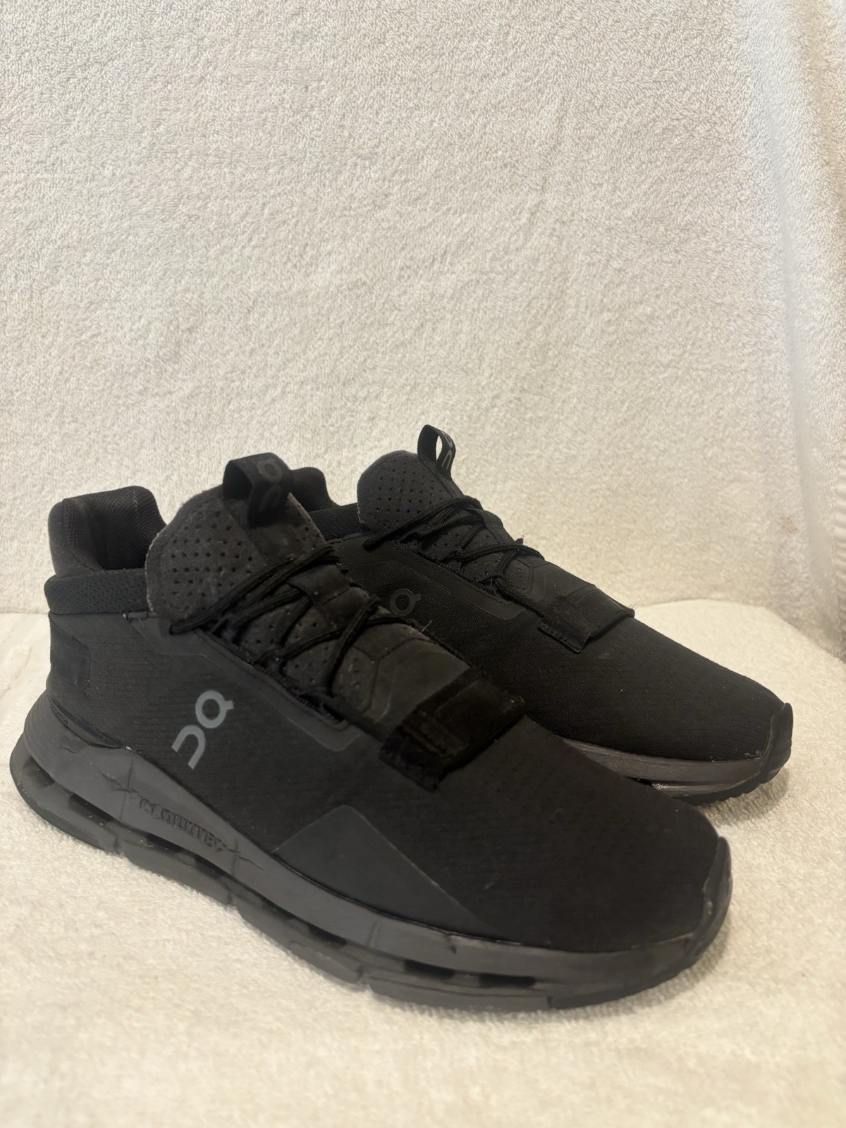 Size 9 - ON Cloudnova Black Eclipse - image 1