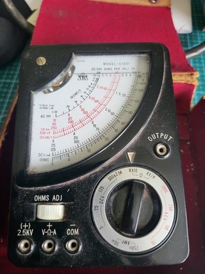 TTC Multimeter Re-100m Bakelit Gehäuse Taschenformat. Ungetestet ohne Kabel. 