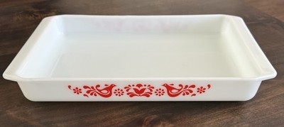 Vintage Pyrex 933 Lasagna Baking Dish 13.5 x 8.75 Friendship Red Bird Milk Glass