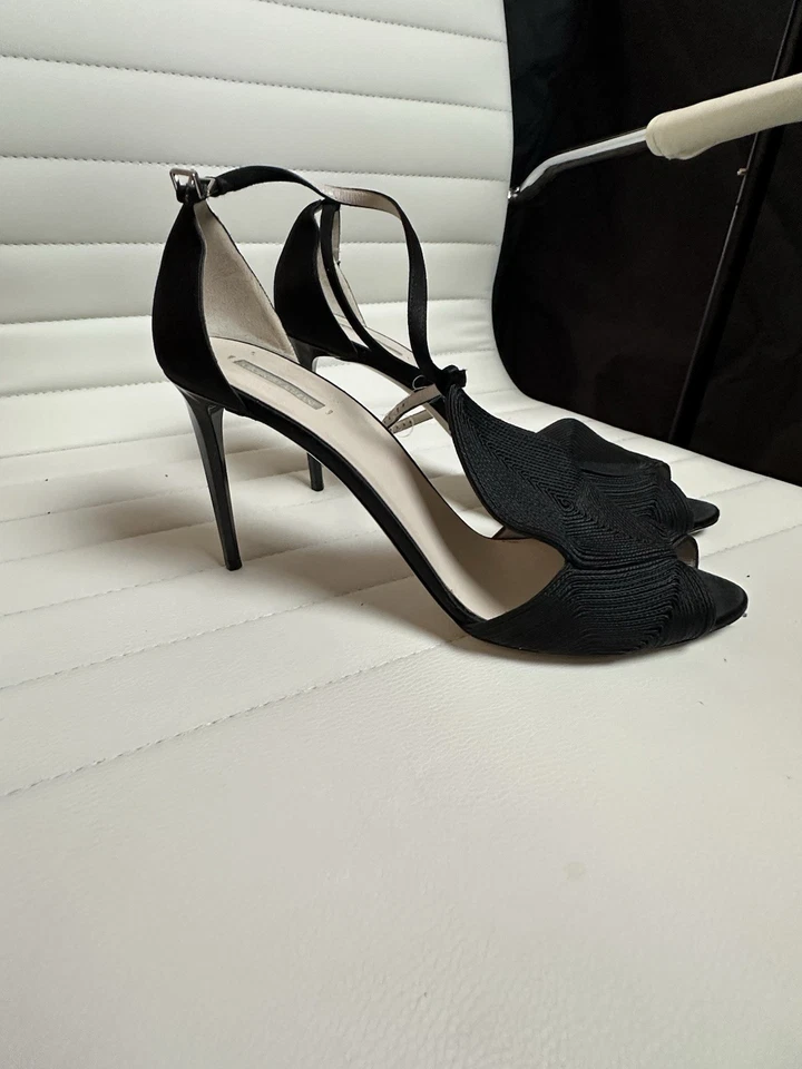 Tacones negros para mujer Georgio Armani Foto 2 de 4
