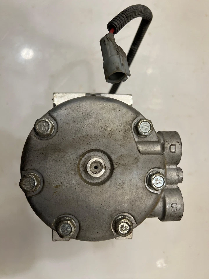 Conjunto de compresor de aire acondicionado Jeep Cherokee 97-01 reemplaza OEM 55037205AC Foto 4 de 4