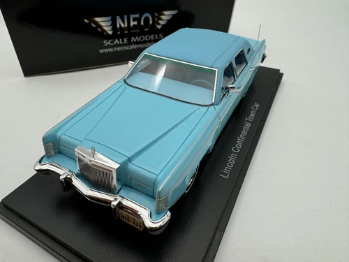 Neo 1/43 Resin car model Lincoln Continental Town Car 1982 Blue - Picture 2 of 8
