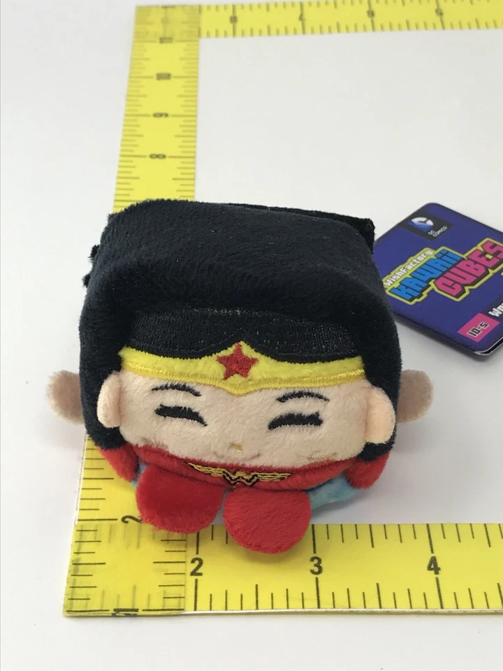 Juguete de peluche Wish Factory DC Wonder Woman Mini Kawaii Cubes Serie 1 Liga de la Justicia Foto 2 de 4