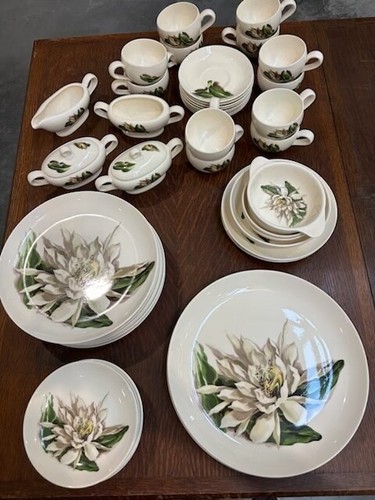 39 PIECES OF HAWAII CERUS SANTA ANITA WARE - Picture 2 of 2