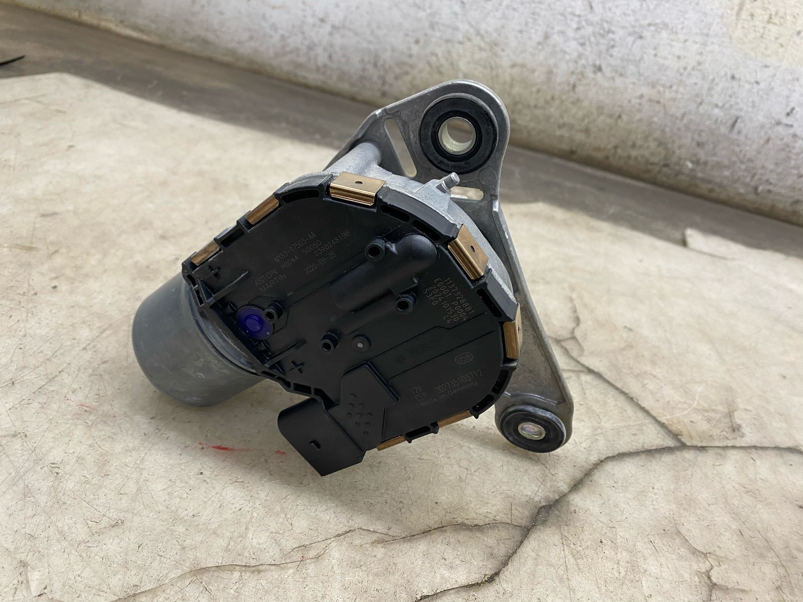 2020-2024 ASTON MARTIN DBX FRONT LEFT WINDSHIELD WIPER ARM MOTOR MY83-17503-AA