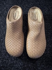 Women's slip-resistant work clogs. Easy Works by Easy Street Soliea Woven Size 7