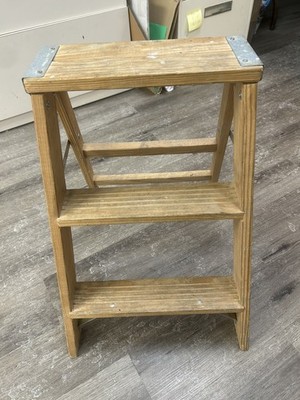 VINTAGE WERNER WOODEN STEP LADDER W 130-4 24  200lbs Load EXCELLENT CONDITION