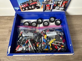LEGO Model Team 5571 Giant Truck (black cat), complete set, RARE