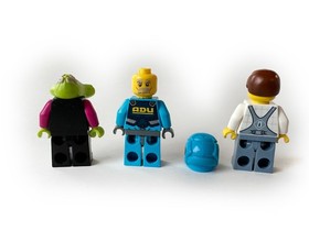 LEGO SPACE 7052 Alien Conquest UFO Abduction Complete w/ minifigures no stickers