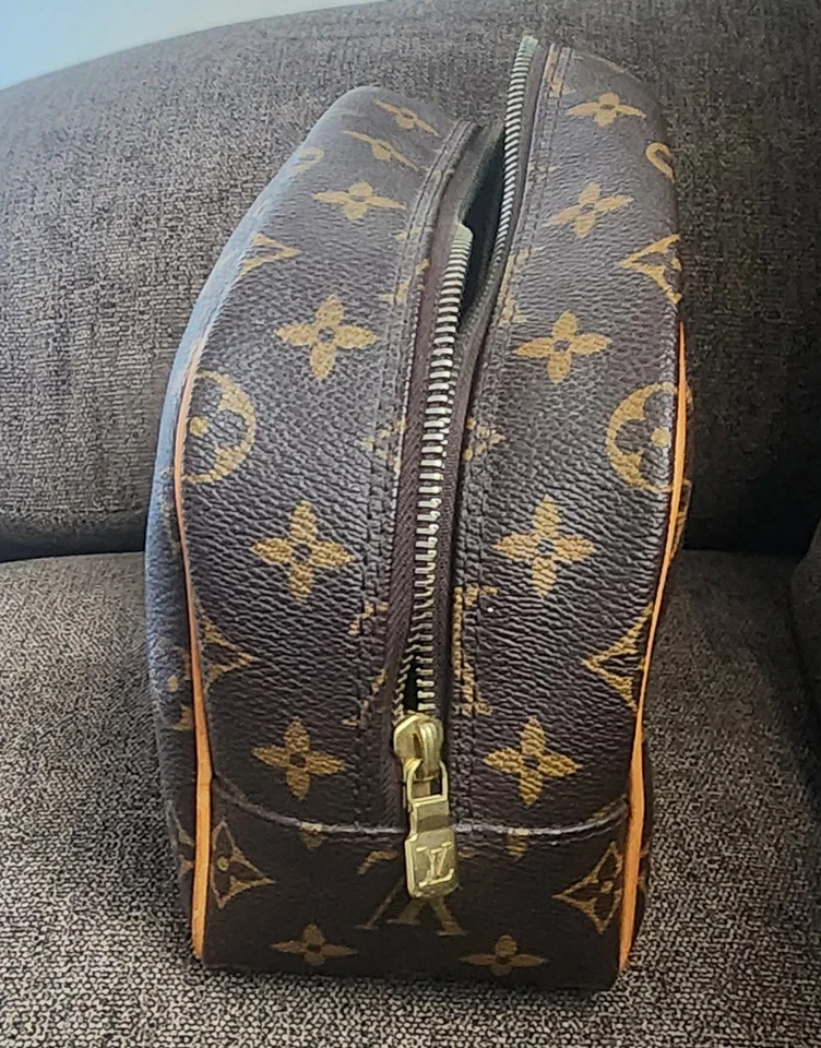 Bolso de aseo Louis Vuitton marrón con monograma usado  Foto 4 de 4