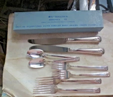 Lot 8 Piece Wm Rogers Spring Charm Silverplate Knife Fork Spoon