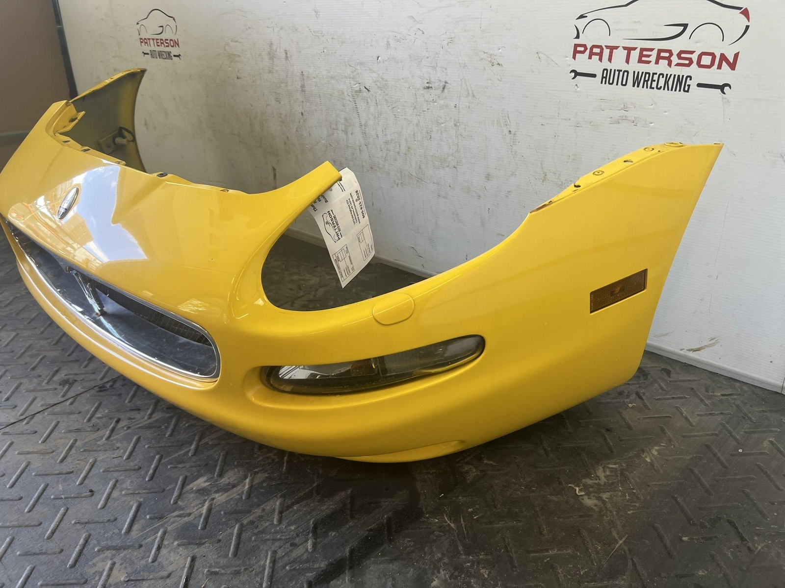 02-06 MASERATI SPYDER CAMBIOCORSA FRONT BUMPER COVER W/GRILLS & LIGHTS YELLOW