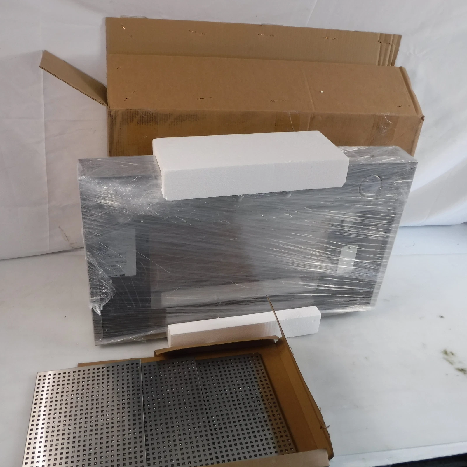 INCOMPLETE Professional Mesh/Baffle LIner 34-1/4" W x 20-1/2" For Hood Range
Opens in a new window o