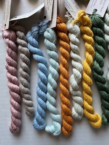 LOTS 30 Skeins Silk and Ivory Needlepoint Threads, Silk/Wool Blend - Switzerland - Picture 4 of 8