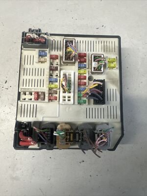 2010 RENAULT LAGUNA FUSE BOX 284B66052R