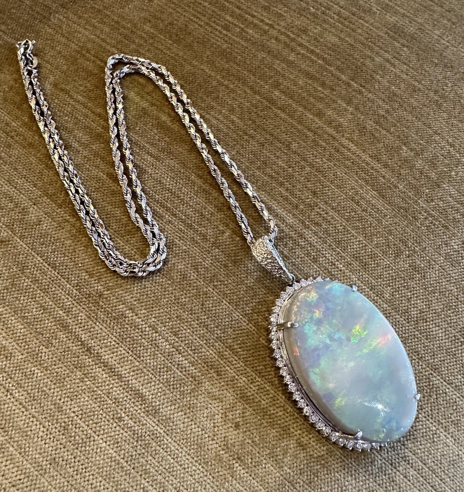 Colgante con halo de diamantes y ópalo gris GIA 59,90 quilates en platino/18 k en peso - HM2353ZE