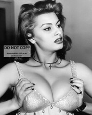 SOPHIA LOREN LEGENDARY ACTRESS - 8X10 PUBLICITY PHOTO (CC789)
