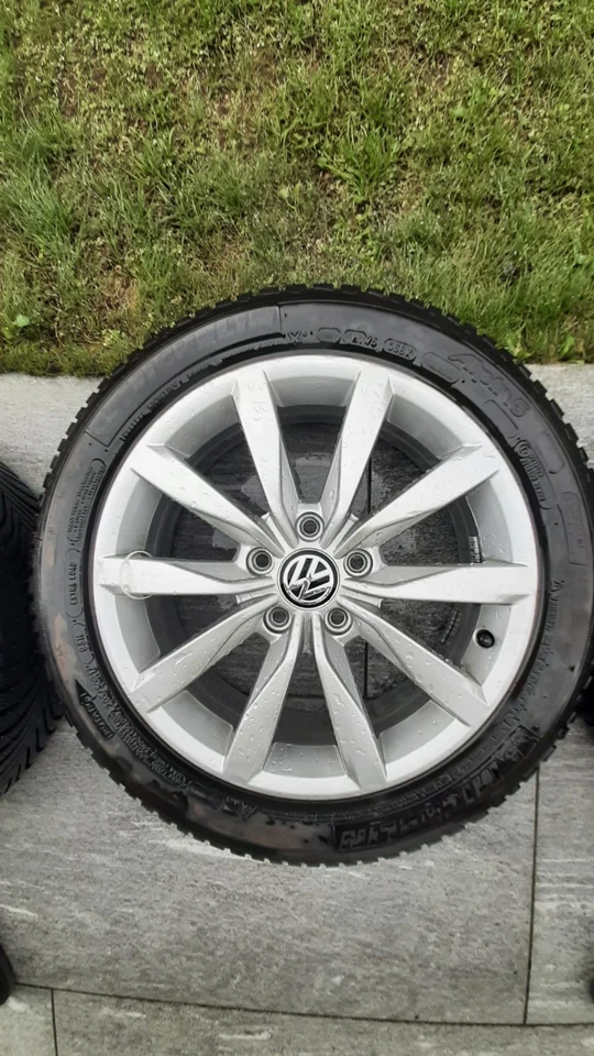 4 Golf Winterräder 205/50 R17 93H, VW-Dijon-Alufelgen, VW-Nabenkappen, Michelin - Bild 3 von 3