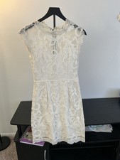 San Souci Women’s Mini White Lace Body Con Dress Size Médium